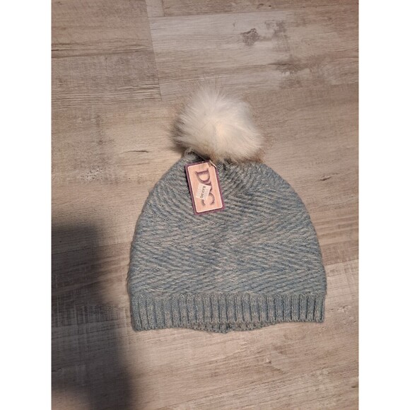 Women's Dorfman Pacific DPC Blue Gray Beanie Skull Cap Pom Pom NWT - Picture 1 of 6